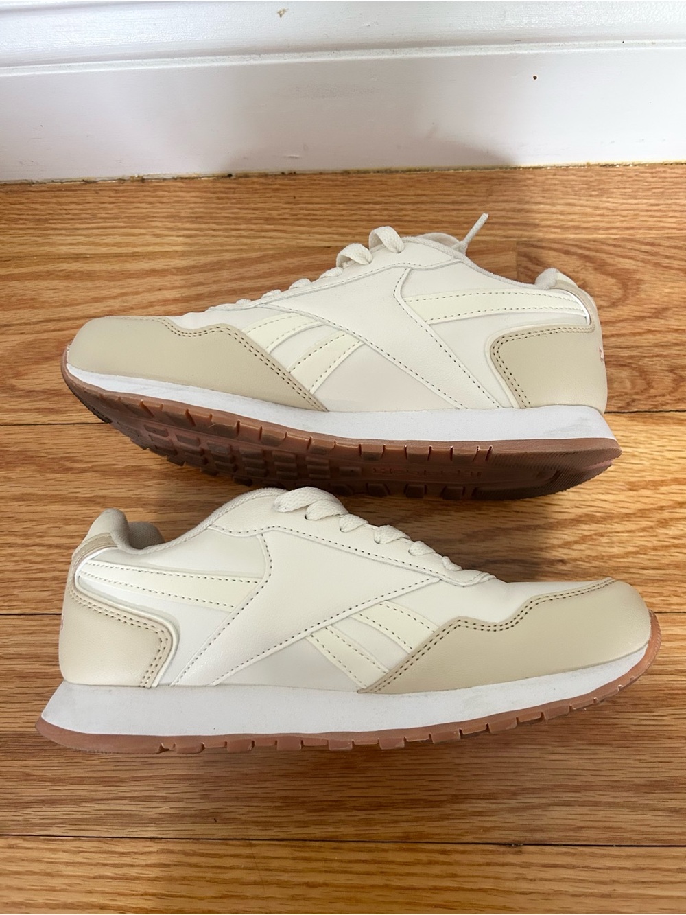 Reebok Tan Cream Sneakers Size 6 - Picture 3 of 5